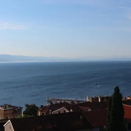 Komel I Lägenhet Opatija