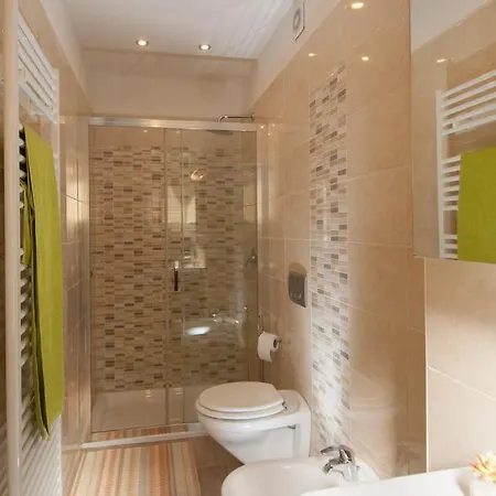 Komel I Οπατία