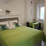 Komel I Apartament *
